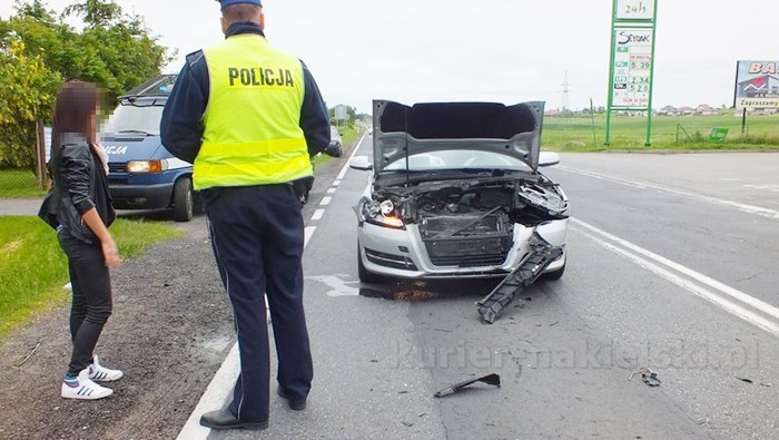 Kolizja z udziałem trzech samochodów na krajowej dziesiątce