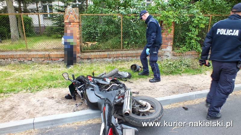 Motorowerzysta uderzył w ogrodzenie