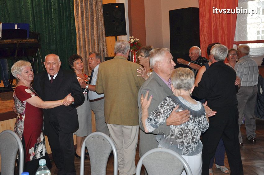 Seniorzy w tanecznych rytmach