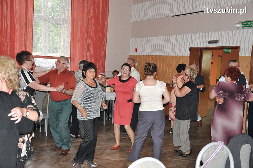 Seniorzy w tanecznych rytmach