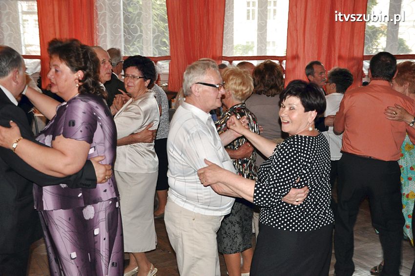 Seniorzy w tanecznych rytmach
