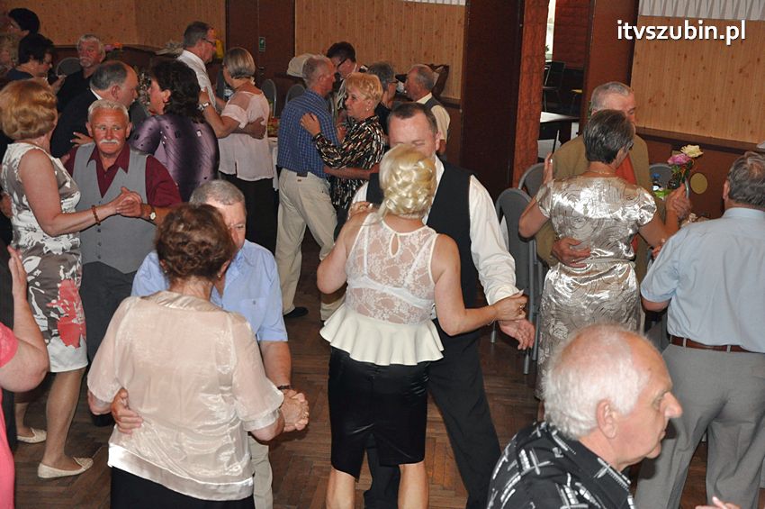 Seniorzy w tanecznych rytmach