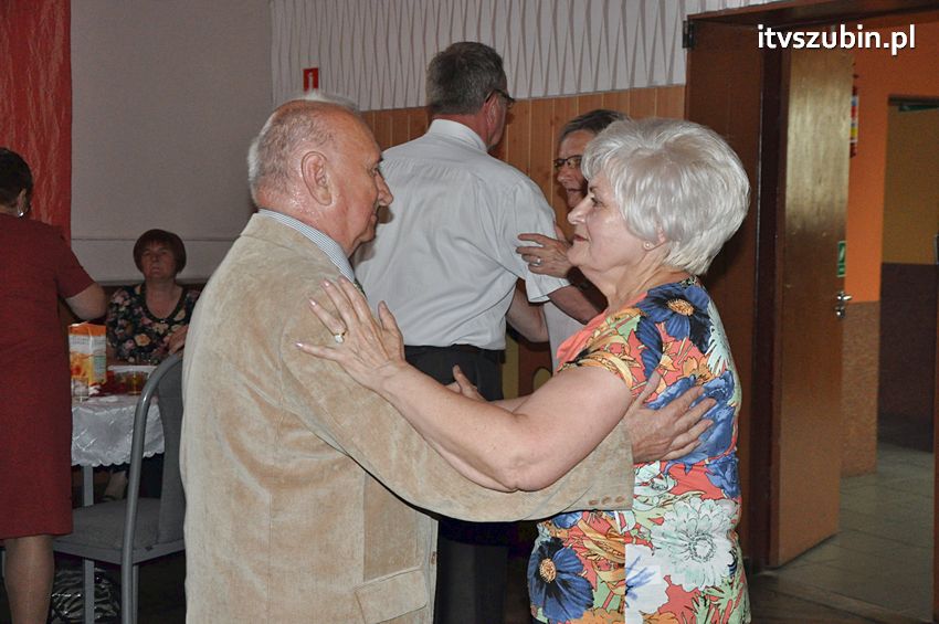 Seniorzy w tanecznych rytmach