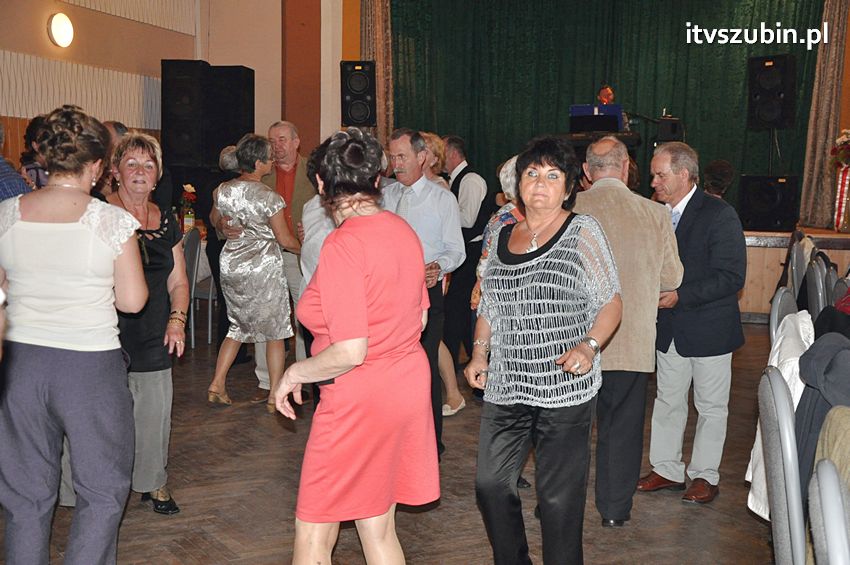 Seniorzy w tanecznych rytmach