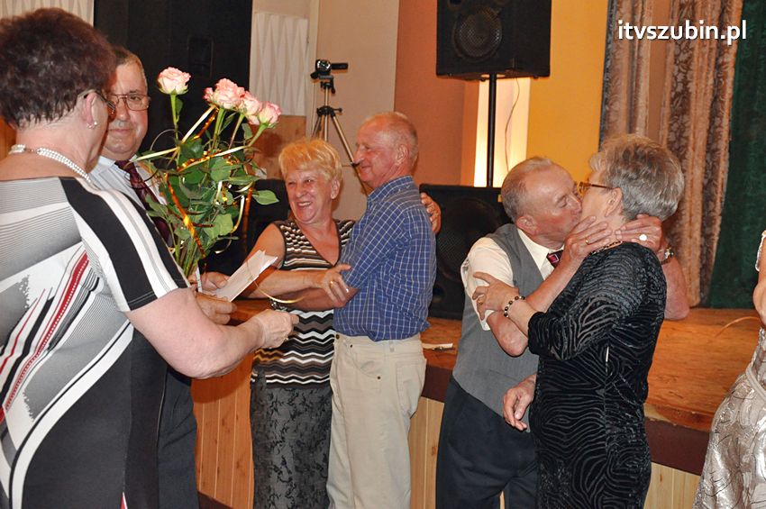 Seniorzy w tanecznych rytmach