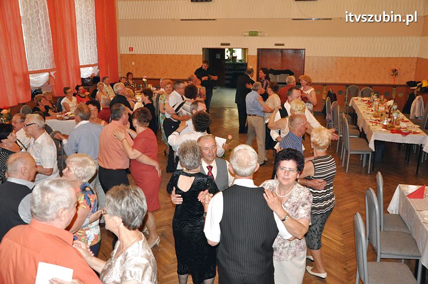 Seniorzy w tanecznych rytmach