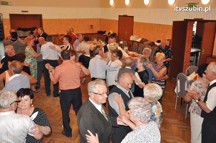 Seniorzy w tanecznych rytmach