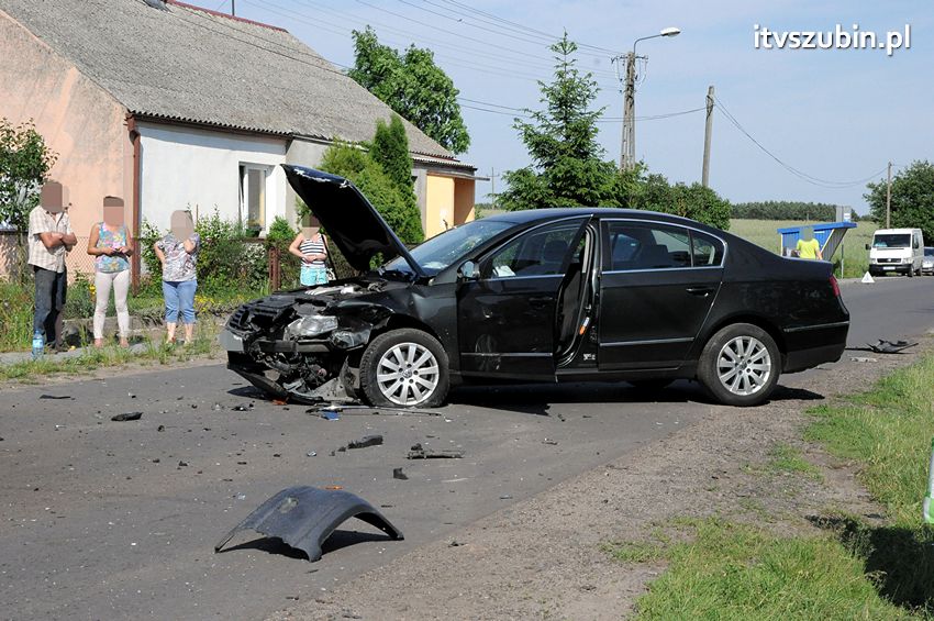 Zderzenie dwóch samochodów osobowych w Turze