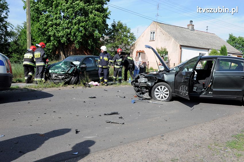 Zderzenie dwóch samochodów osobowych w Turze