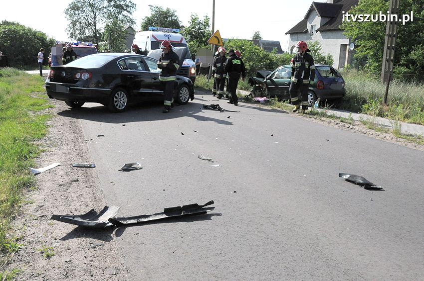 Zderzenie dwóch samochodów osobowych w Turze