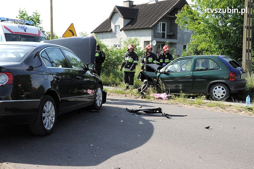 Zderzenie dwóch samochodów osobowych w Turze