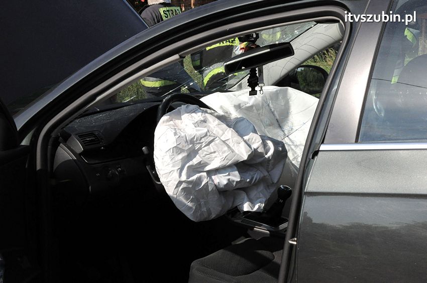 Zderzenie dwóch samochodów osobowych w Turze