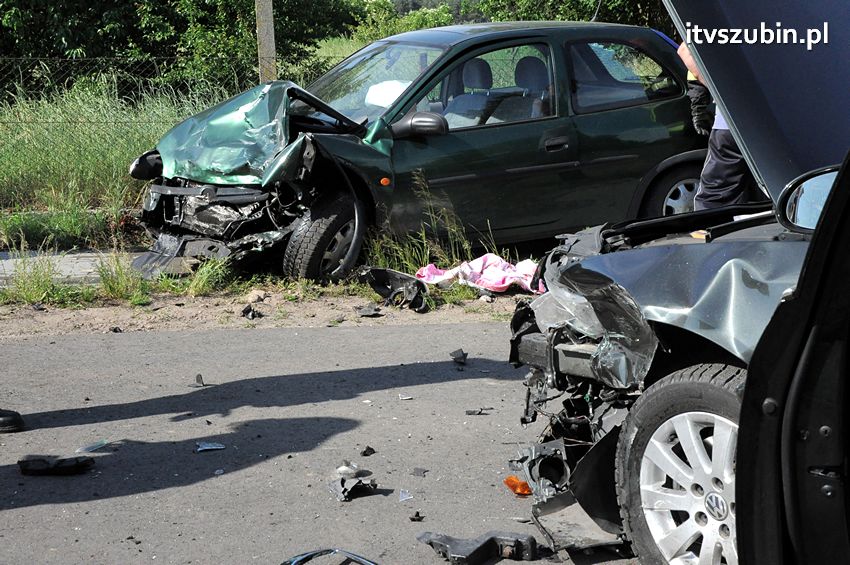 Zderzenie dwóch samochodów osobowych w Turze