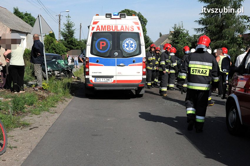 Zderzenie dwóch samochodów osobowych w Turze