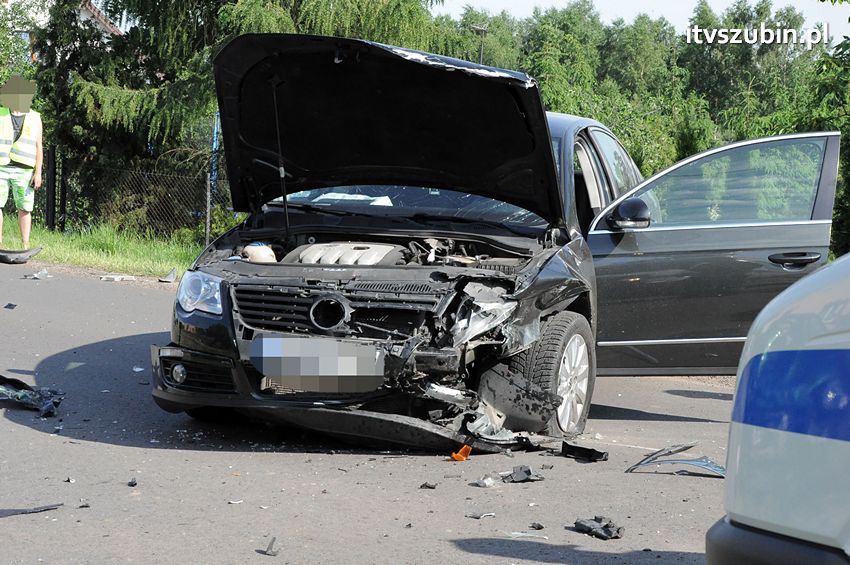 Zderzenie dwóch samochodów osobowych w Turze