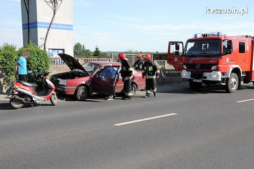 Zderzenie dwóch samochodów osobowych w Turze