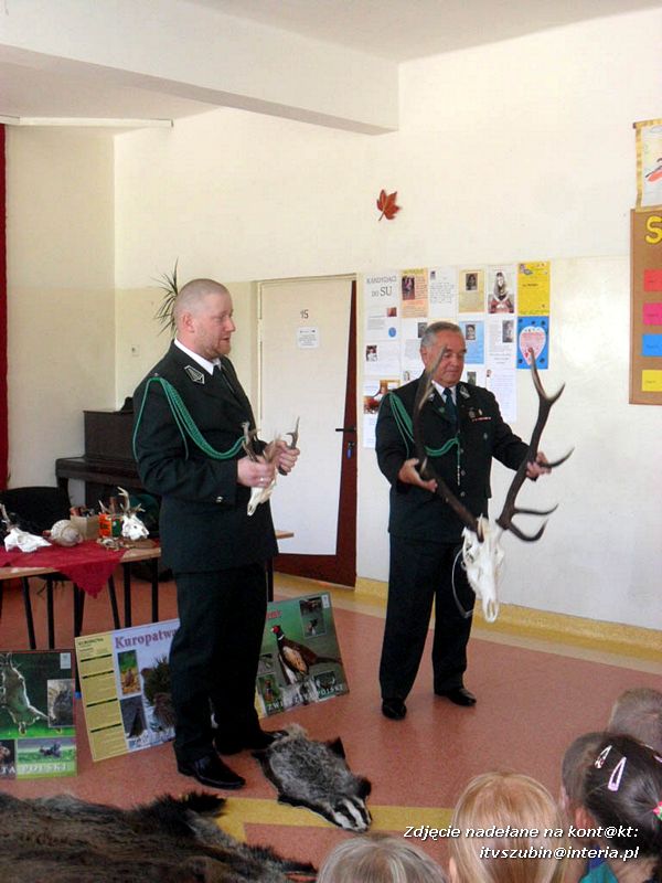 Wielki sukces SP Tur - myśliwi o ekologii i odznaka za zasługi dla łowiectwa dla nauczycielki przyrody!