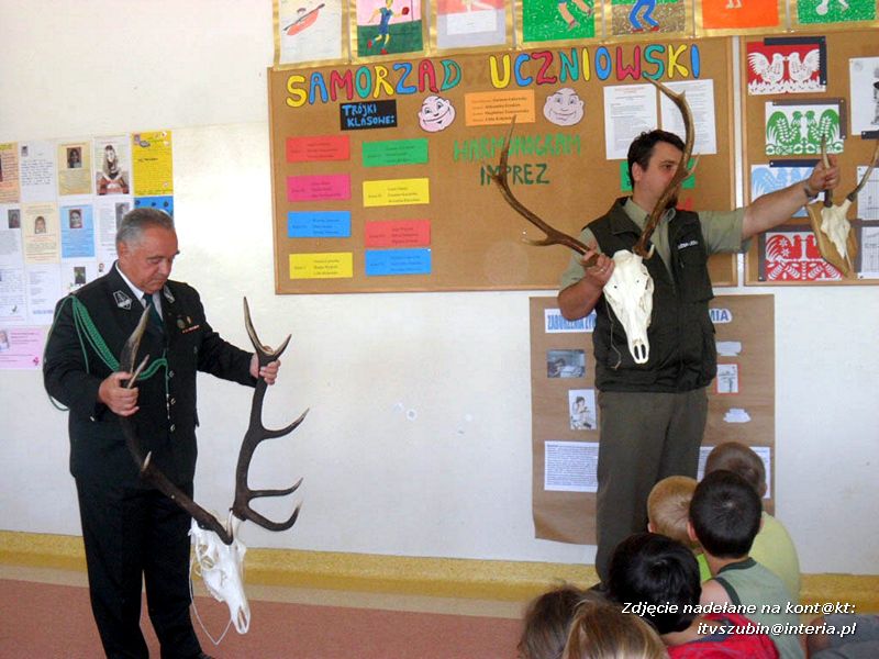 Wielki sukces SP Tur - myśliwi o ekologii i odznaka za zasługi dla łowiectwa dla nauczycielki przyrody!