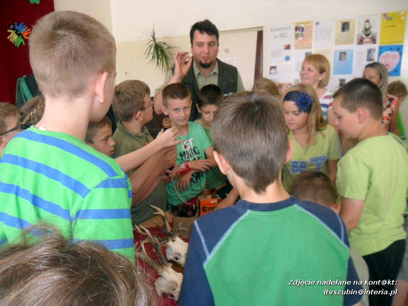 Wielki sukces SP Tur - myśliwi o ekologii i odznaka za zasługi dla łowiectwa dla nauczycielki przyrody!
