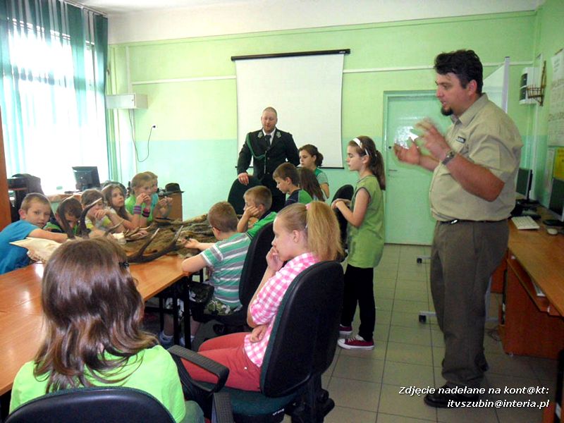 Wielki sukces SP Tur - myśliwi o ekologii i odznaka za zasługi dla łowiectwa dla nauczycielki przyrody!