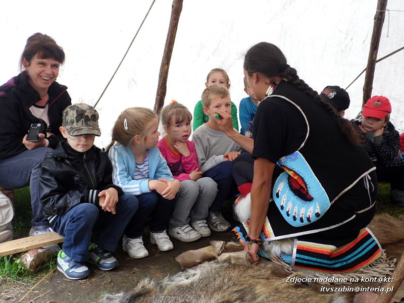 Przedszkolaki z Turu w wiosce indiańskiej