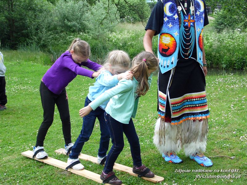 Przedszkolaki z Turu w wiosce indiańskiej