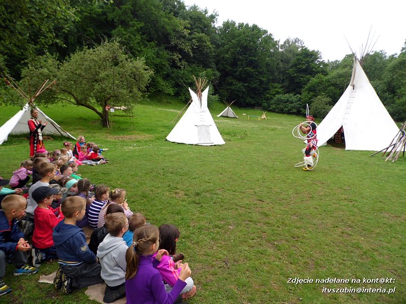 Przedszkolaki z Turu w wiosce indiańskiej