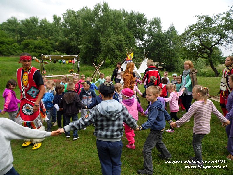Przedszkolaki z Turu w wiosce indiańskiej