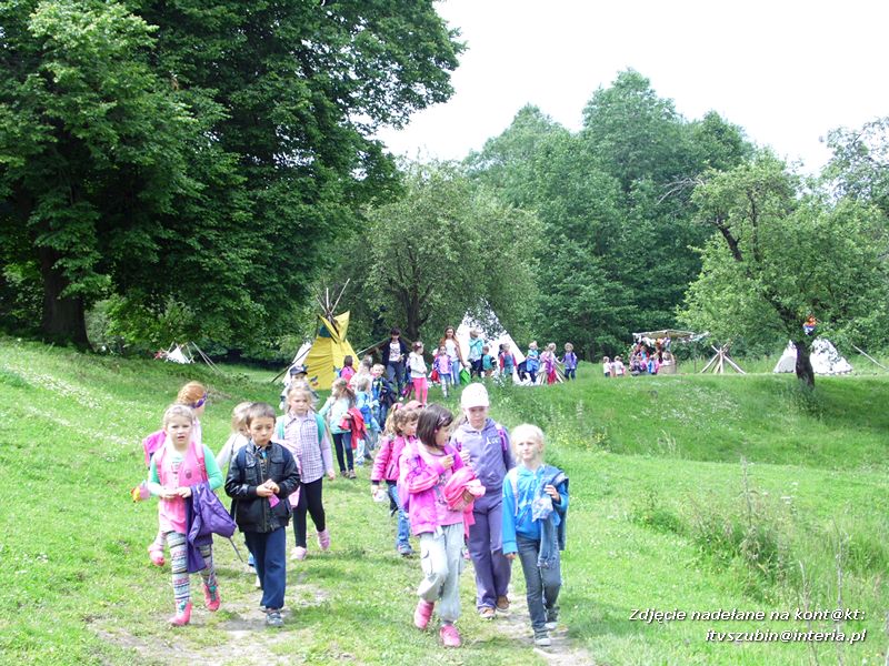 Przedszkolaki z Turu w wiosce indiańskiej