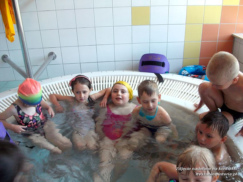Maluchy z Królikowa na Basenie w Mogilnie