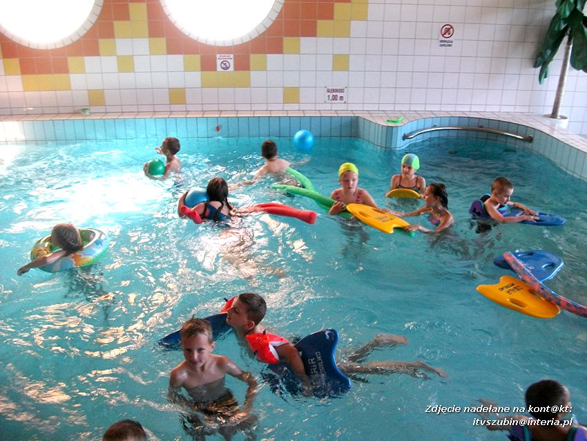 Maluchy z Królikowa na Basenie w Mogilnie