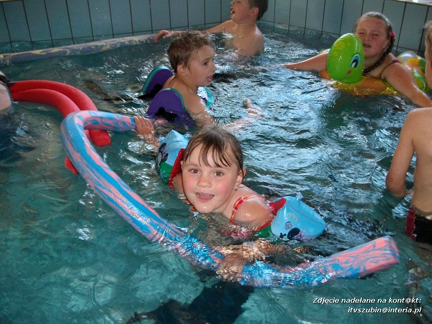 Maluchy z Królikowa na Basenie w Mogilnie
