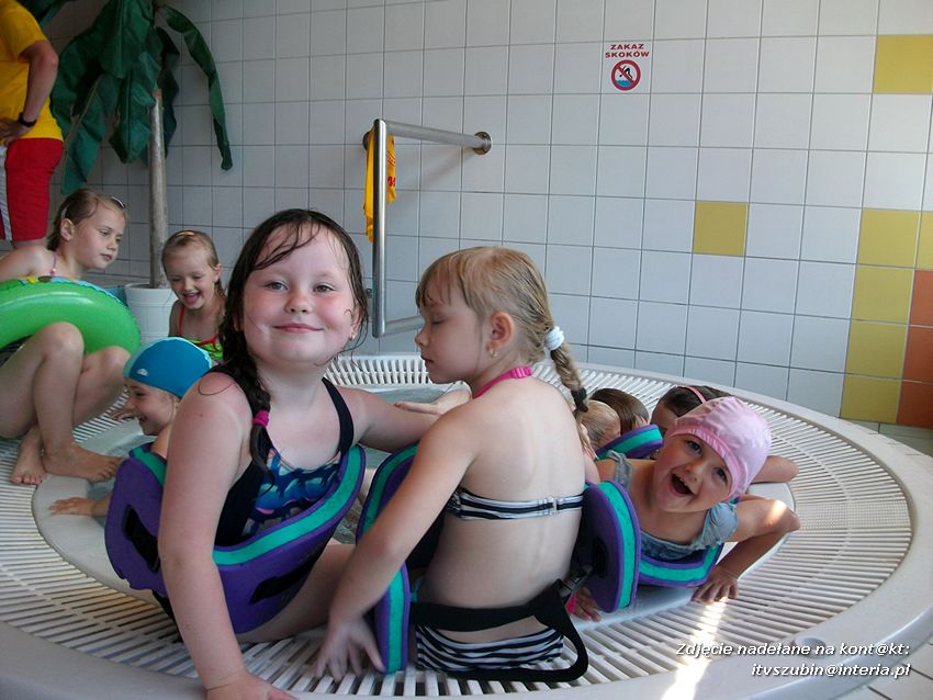 Maluchy z Królikowa na Basenie w Mogilnie