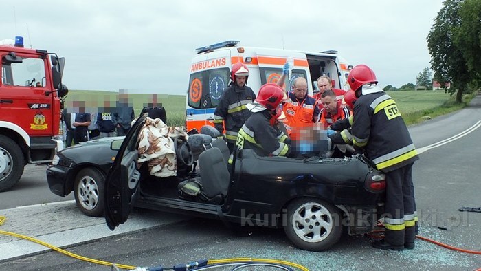 Zderzenie samochodów w Lubaszczu, dwie osoby trafiły do szpitala