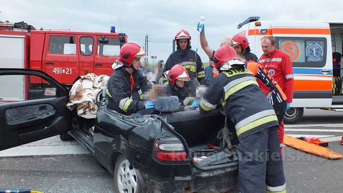 Zderzenie samochodów w Lubaszczu, dwie osoby trafiły do szpitala