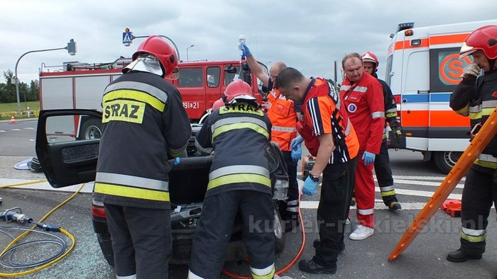 Zderzenie samochodów w Lubaszczu, dwie osoby trafiły do szpitala