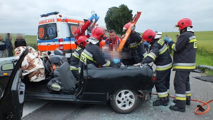 Zderzenie samochodów w Lubaszczu, dwie osoby trafiły do szpitala