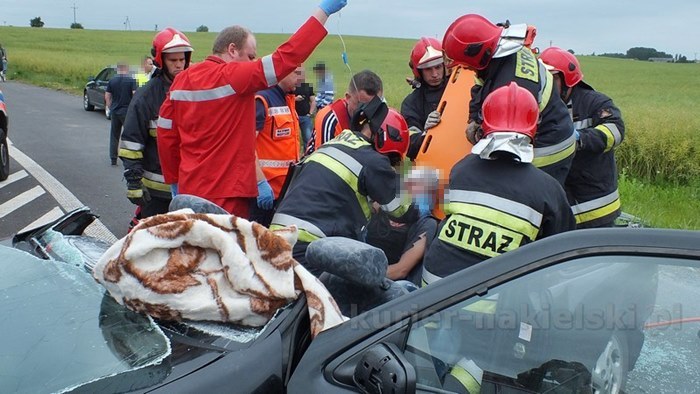 Zderzenie samochodów w Lubaszczu, dwie osoby trafiły do szpitala