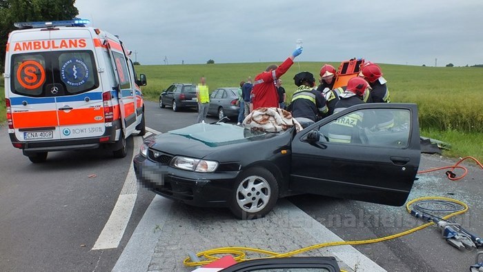 Zderzenie samochodów w Lubaszczu, dwie osoby trafiły do szpitala