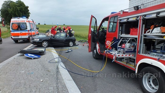 Zderzenie samochodów w Lubaszczu, dwie osoby trafiły do szpitala