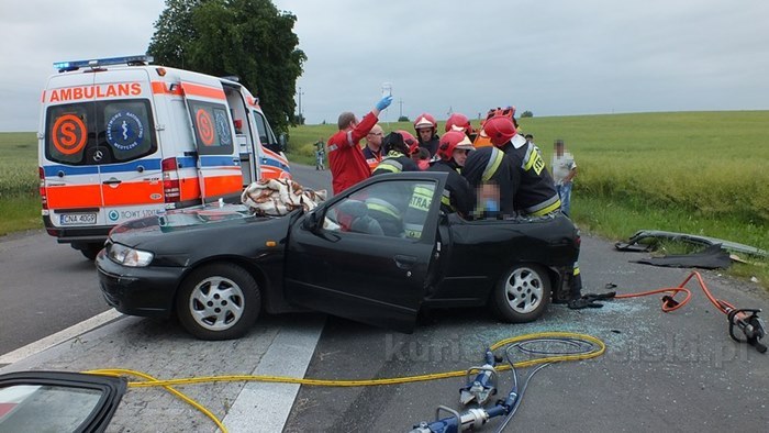 Zderzenie samochodów w Lubaszczu, dwie osoby trafiły do szpitala