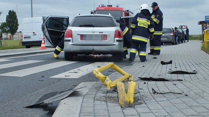 Zderzenie samochodów w Lubaszczu, dwie osoby trafiły do szpitala