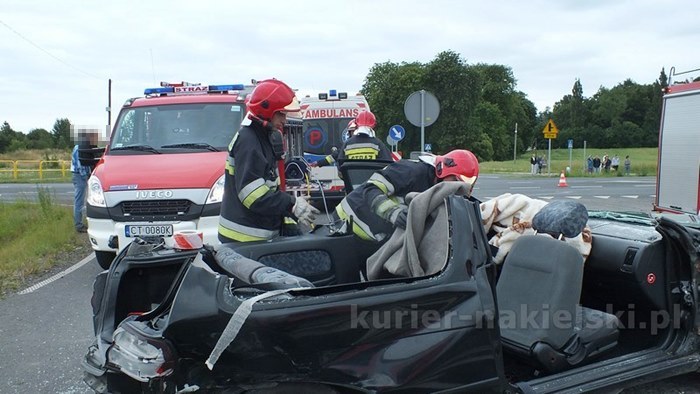 Zderzenie samochodów w Lubaszczu, dwie osoby trafiły do szpitala