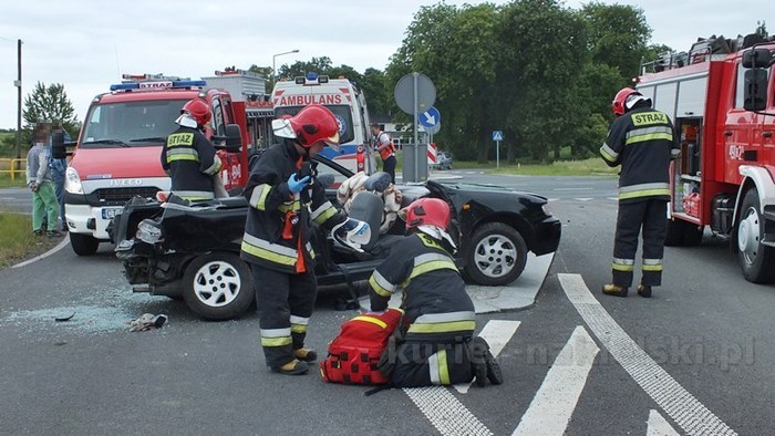 Zderzenie samochodów w Lubaszczu, dwie osoby trafiły do szpitala