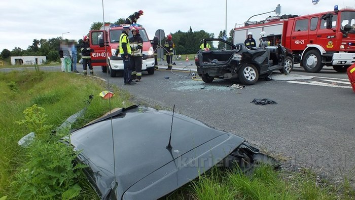 Zderzenie samochodów w Lubaszczu, dwie osoby trafiły do szpitala