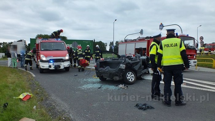 Zderzenie samochodów w Lubaszczu, dwie osoby trafiły do szpitala