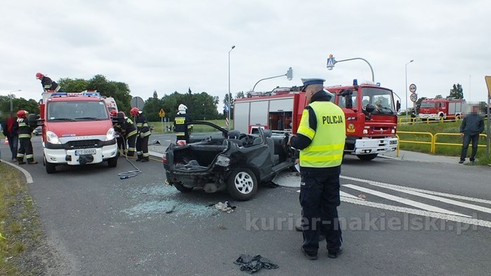 Zderzenie samochodów w Lubaszczu, dwie osoby trafiły do szpitala