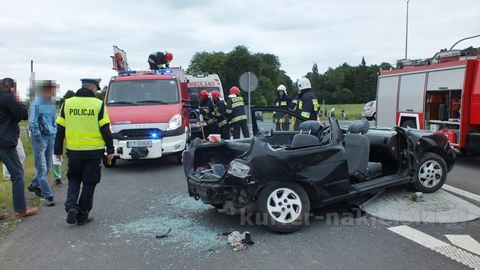 Zderzenie samochodów w Lubaszczu, dwie osoby trafiły do szpitala