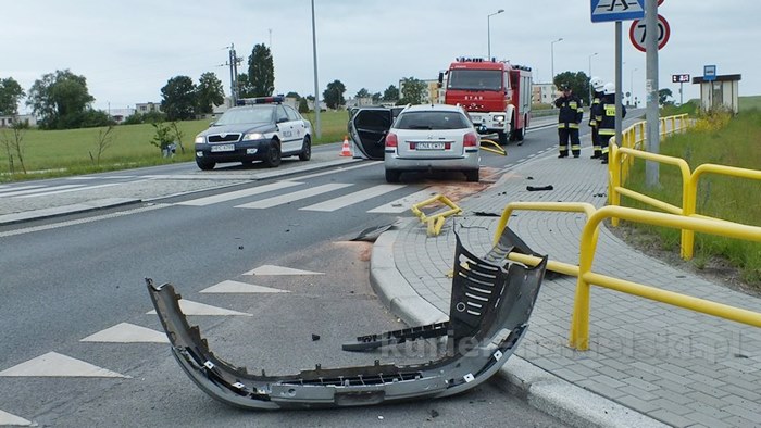Zderzenie samochodów w Lubaszczu, dwie osoby trafiły do szpitala
