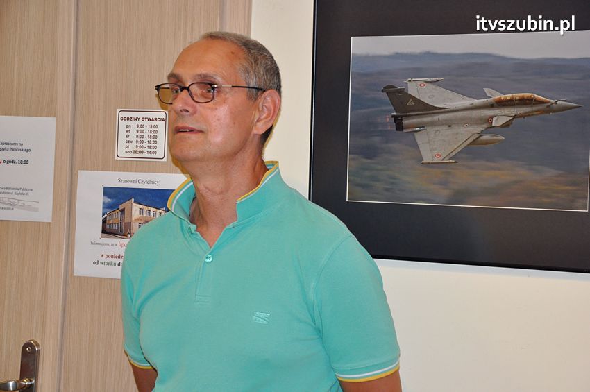 Bombowce, śmigłowce i samoloty szturmowe w bibliotece